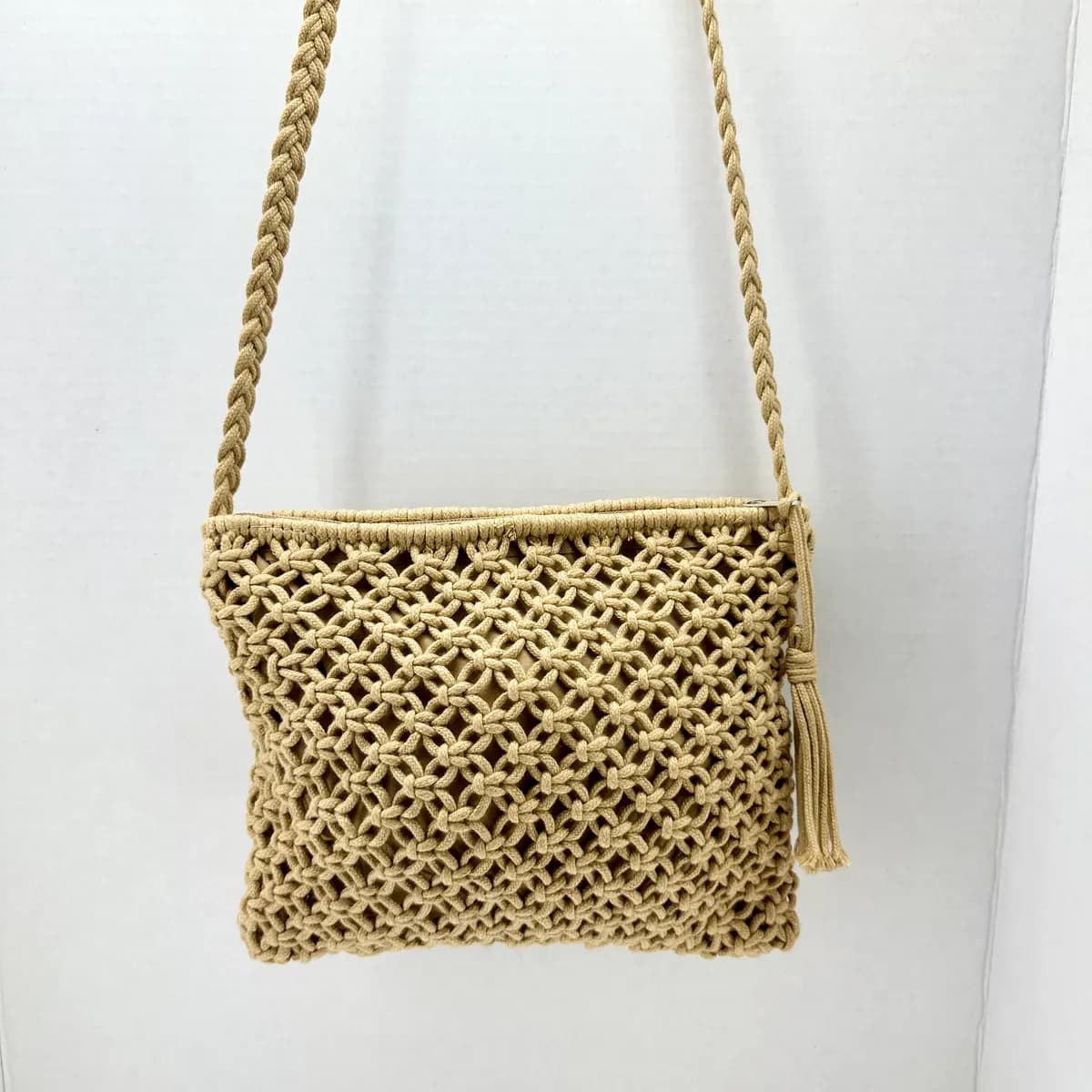 Macramé tassel crossbody in Natural