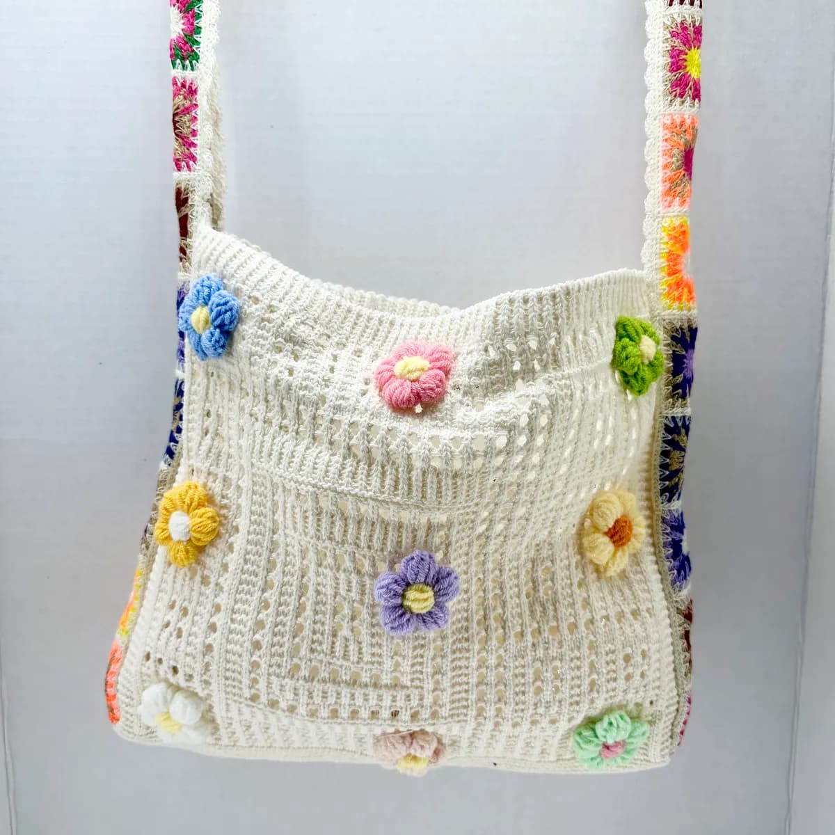 Flower crochet shoulder bag in Cream