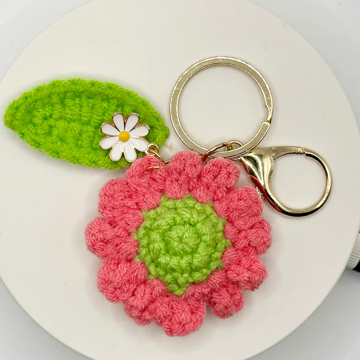 Flower and leaf keychain in Hot pink